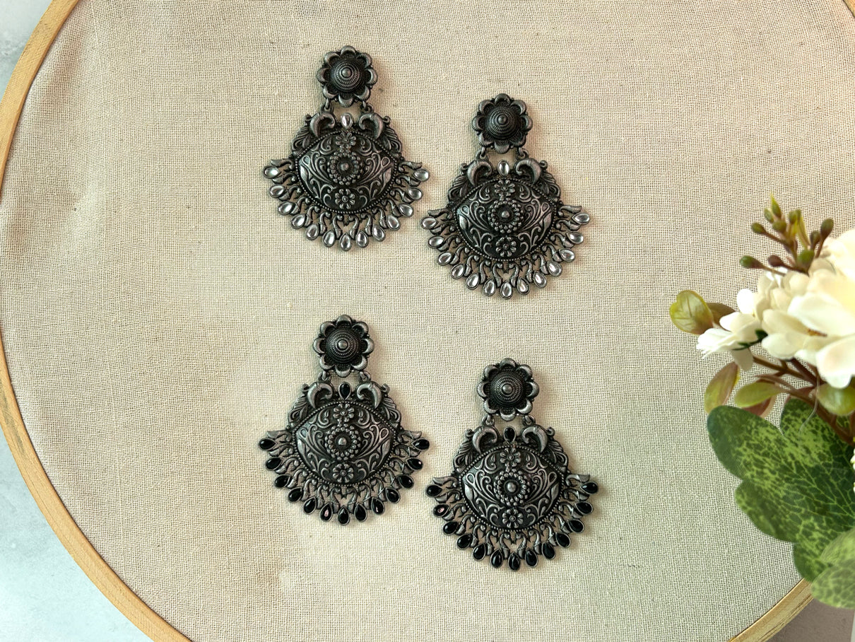 Phujhadi - Long Studds Earrings