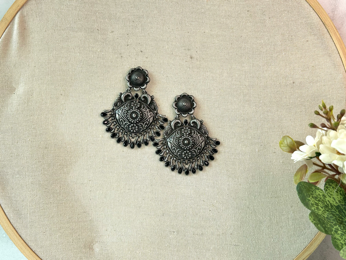 Phujhadi - Long Studds Earrings