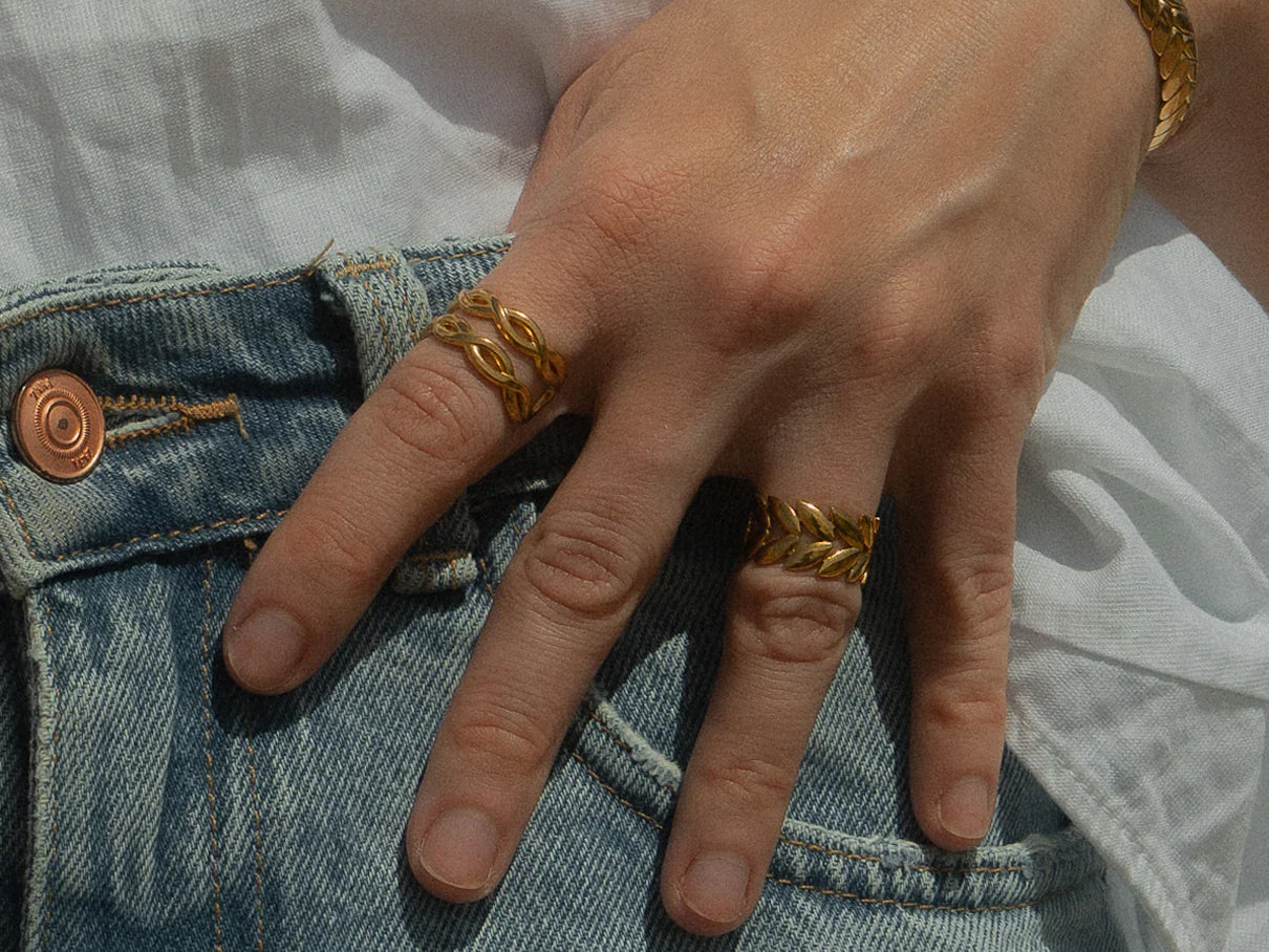 Golden Laurel Ring