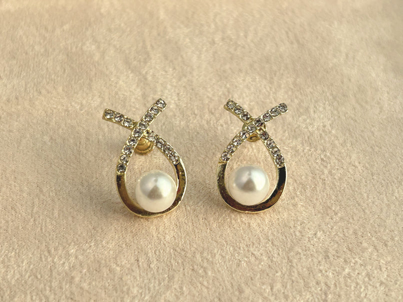 Knot It Pearl Studs