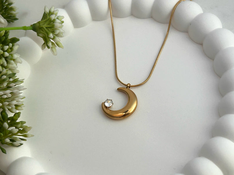 Moonbeam Necklace