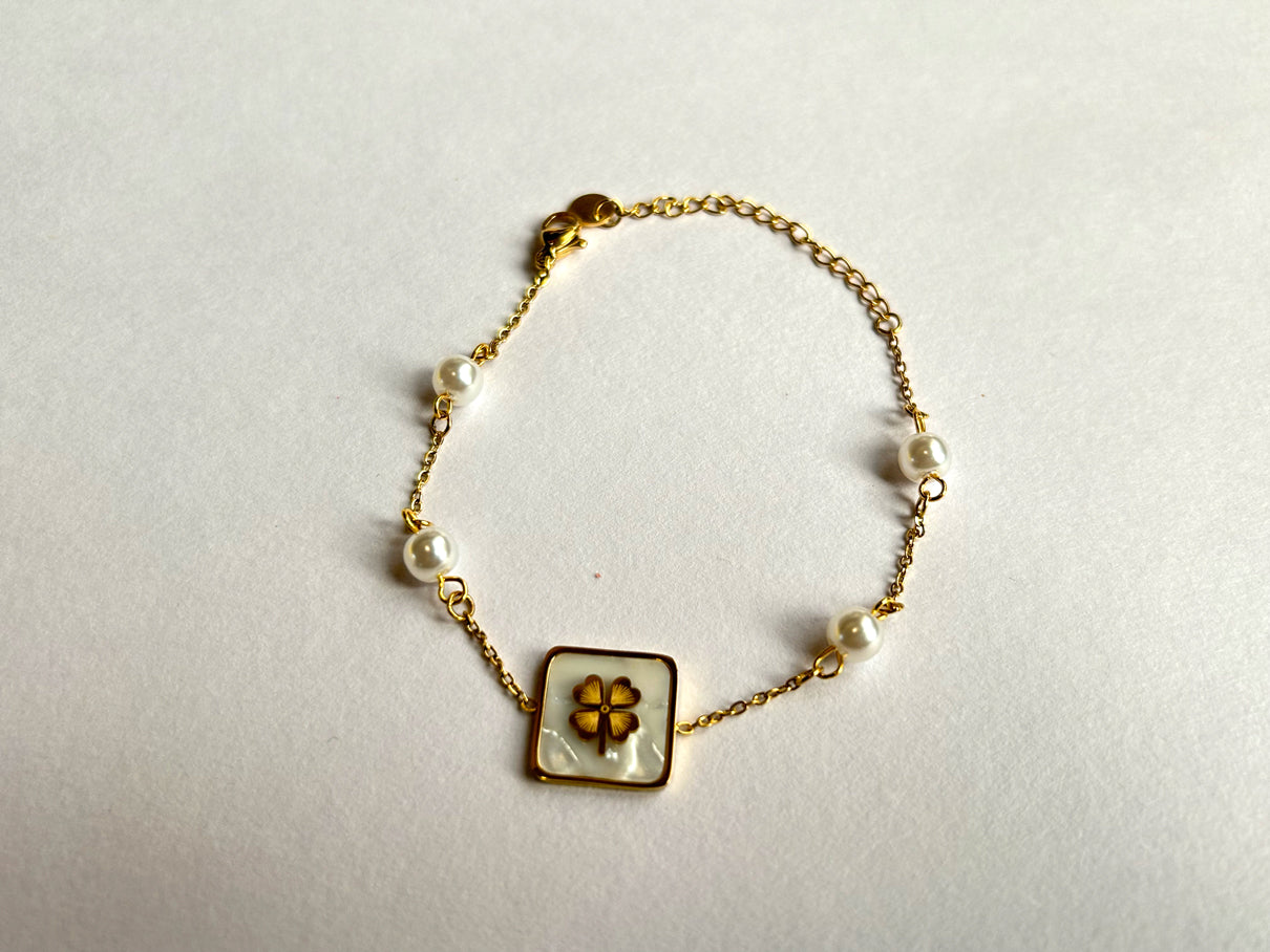 Pearly Flower Bracelet