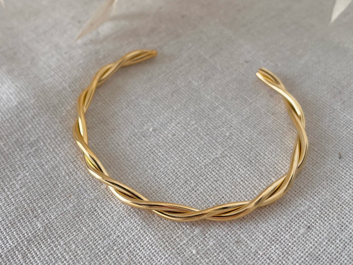 Everyday Gold Twist Bangle