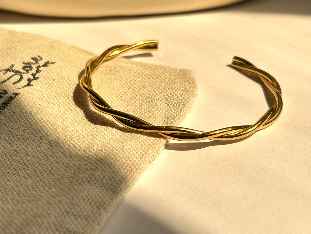 Everyday Gold Twist Bangle