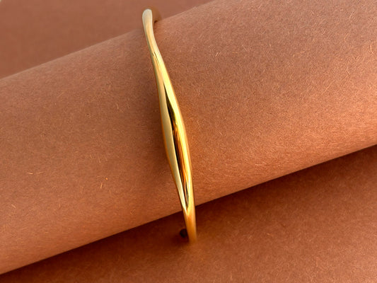 Abstract Cuff