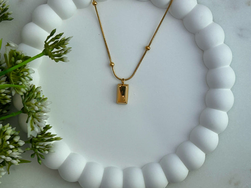 Voux Bar Necklace