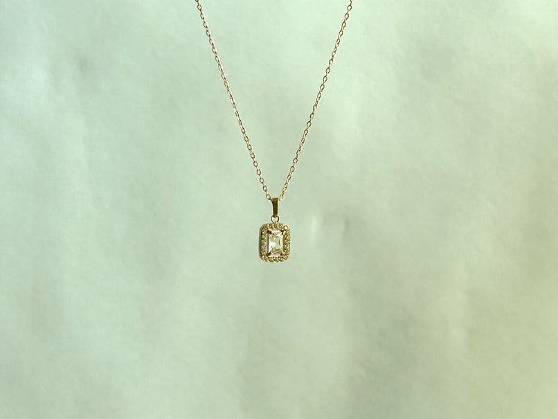 Opuletta Necklace