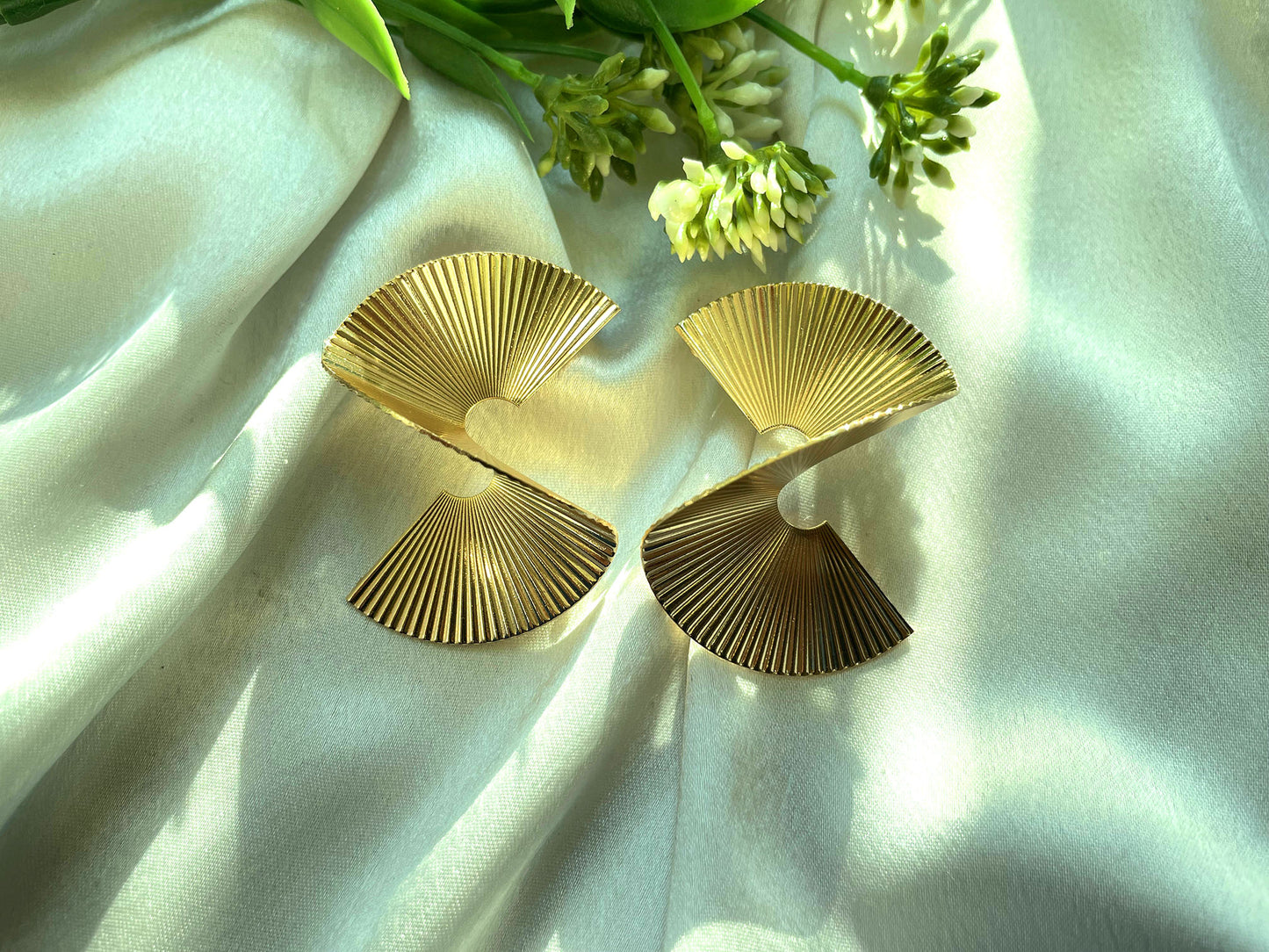 Statement Abstract Studs